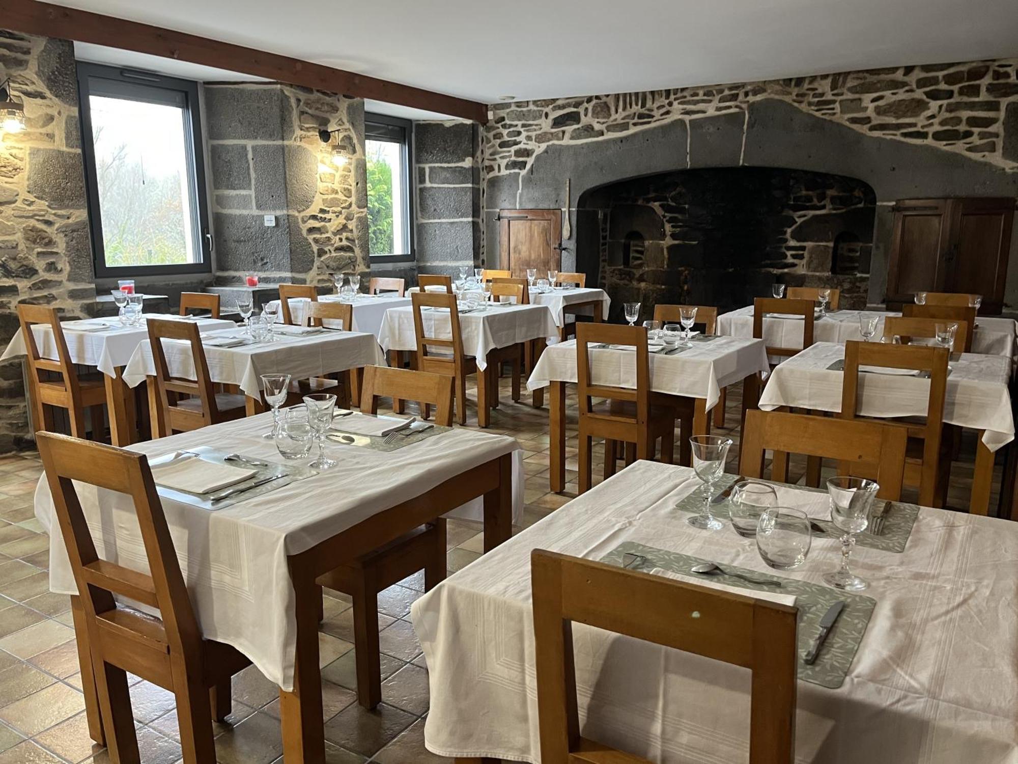 Gite-Auberge Du Pont De Lanau Neuveglise Екстер'єр фото