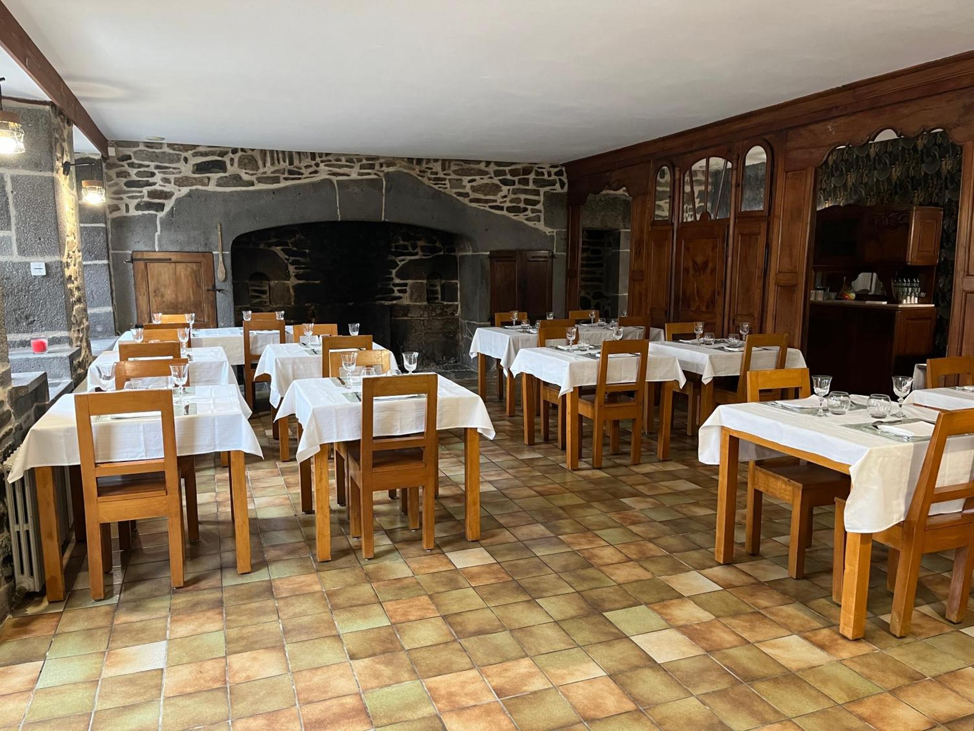 Gite-Auberge Du Pont De Lanau Neuveglise Екстер'єр фото