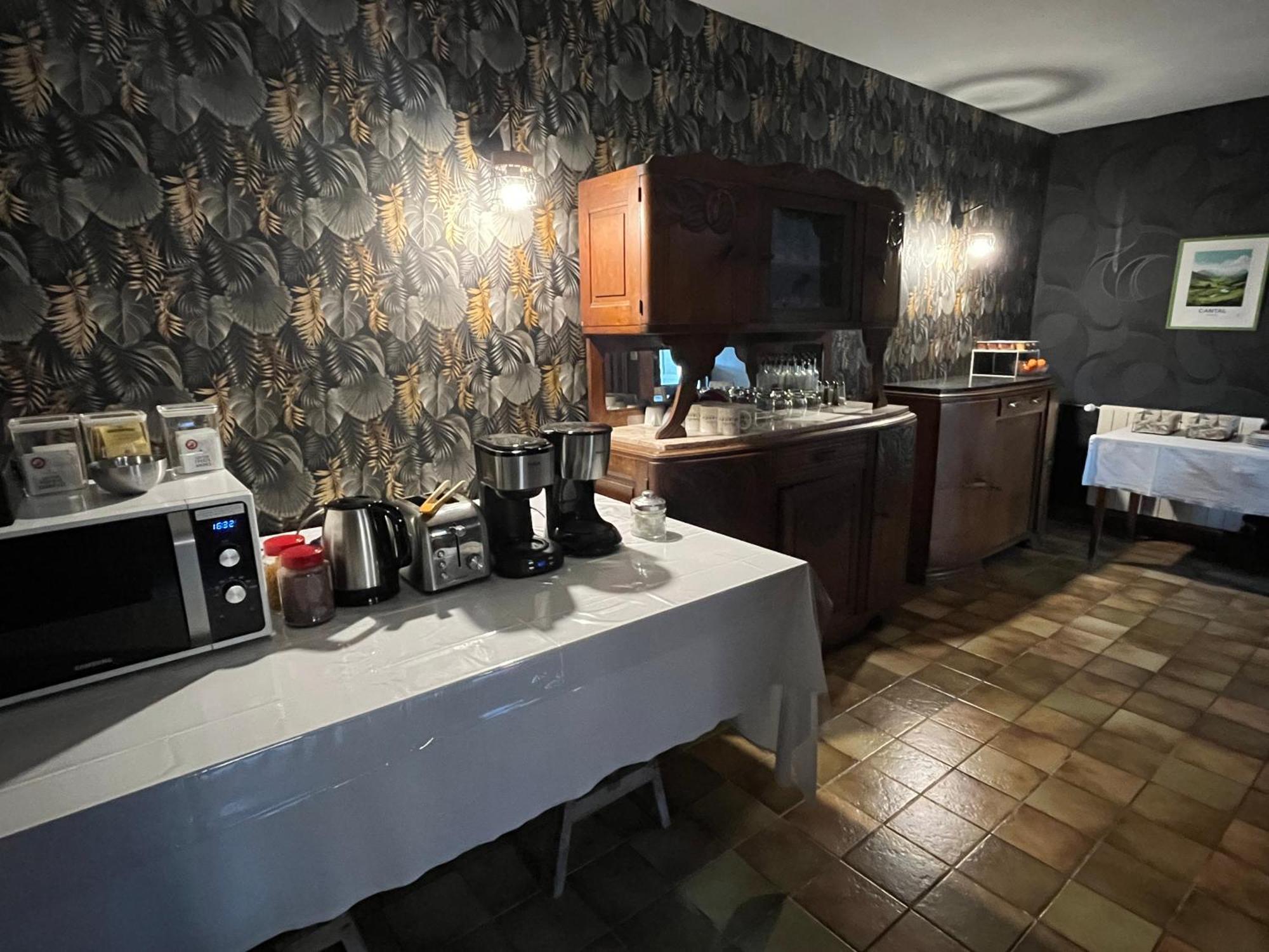 Gite-Auberge Du Pont De Lanau Neuveglise Екстер'єр фото